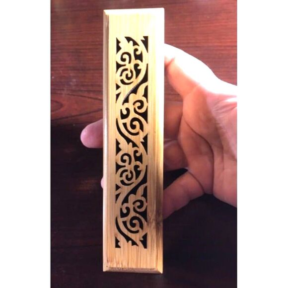 Beautiful Bamboo Carved Box - Magnetic Closure - Picture 2 of 4